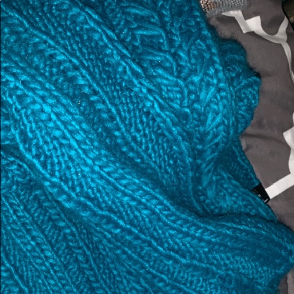 Scarfs - Picture 2 of 5